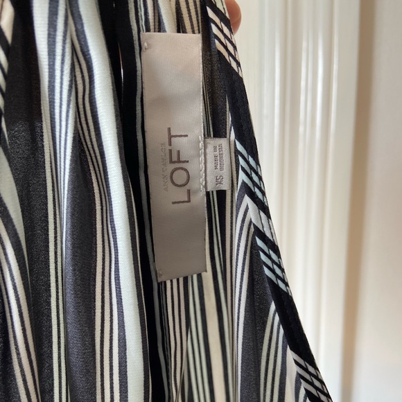 Sleeveless Vertical Striped Blouse , EUC - Picture 3 of 6